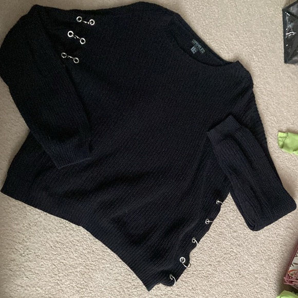 Forever 21 Sweaters - F21 black chunky Sweater